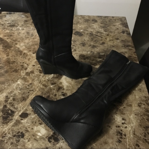 Awesome wedge boots - Picture 2 of 6